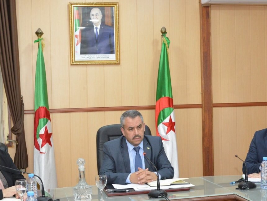 القانون الأساسي والنظام التعويضي.. وزير التربية يتلقى اقتراحات مسؤولي نقابتين