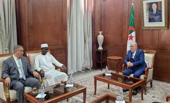 بلمهدي يستقبل وفدا عن رابطة علماء وأئمة و دعاة الساحل