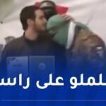 شاهد.. رهينة إسرائيلي يُقبل رأس عنصر من حماس