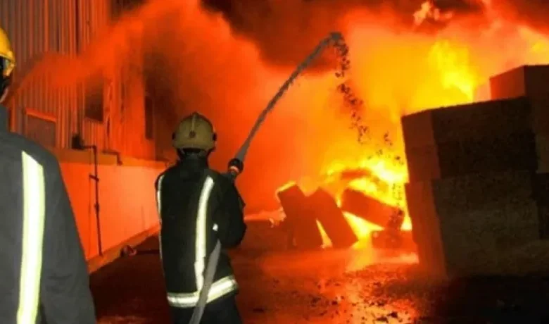 أم البواقي.. حريق مستودع لتخزين حفاظات الأطفال بعين مليلة