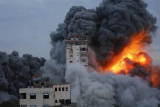 استشهاد 10 فلسطينيين وإصابة العشرات في قصف صهيوني على غزة