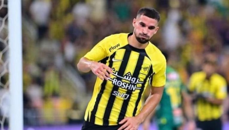 عوار يواصل تصدر دوري روشن رفقة الإتحاد