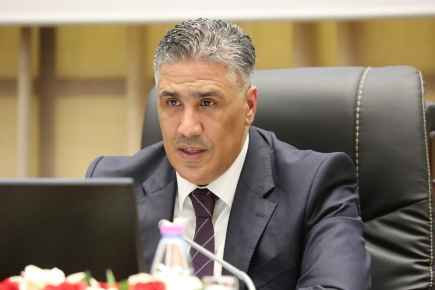 وزير السكن يعقد اجتماعا تقييميا.. ويسدي تعليمات هامة