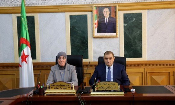 وزير العدل يبحث مع الوزيرة المحافظة السامية للرقمنة الإجراءات المتخذة لرقمنة المكاتب العمومية