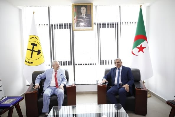الرئيس المدير العام لمجمع سونارام يستقبل البروفيسور كريم زغيب