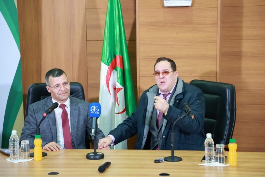 تسليم شهادات للصحفيين المشاركين في دورة تكوينية خاصة بالاستثمار في الجزائر