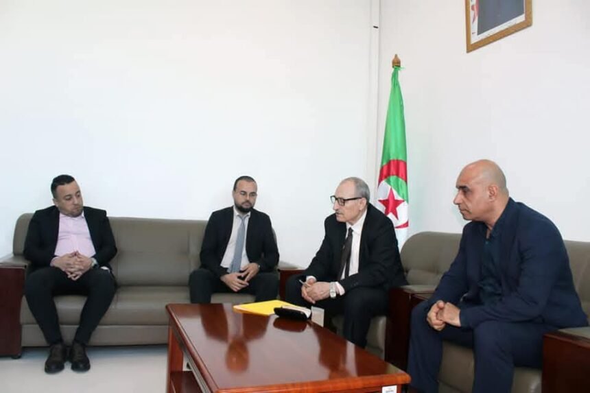 تنصيب البروفيسور خالد لعلاوي مديرًا جديدًا للمدرسة الوطنية العليا للصحافة وعلوم الإعلام