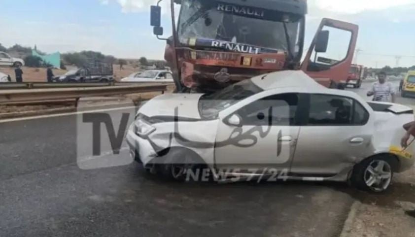 سطيف.. 4 جرحى في اصطدام بين سيارة وشاحنة بعين أزال