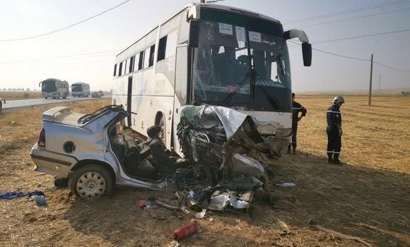 غرداية.. 3 قتلى وجريح في اصطدام بين حافلة لنقل المسافرين وسيارة