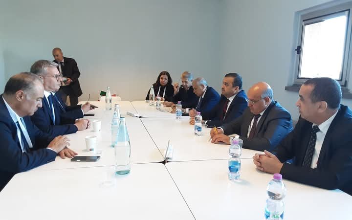 وزير الطاقة والمناجم والطاقات المتجددة عرقاب يتحادث مع نظيره المصري