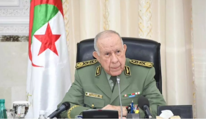 الفريق أول شنقريحة يواصل زيارته إلى وهران