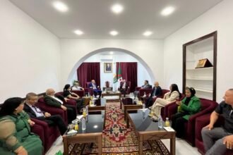 بن قرينة يستقبل وفدًا من أبناء الجالية الجزائرية المقيمة بالخارج