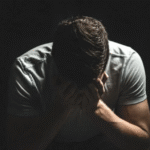 خطيبتي تضيق عليّ الخناق وتقهرني