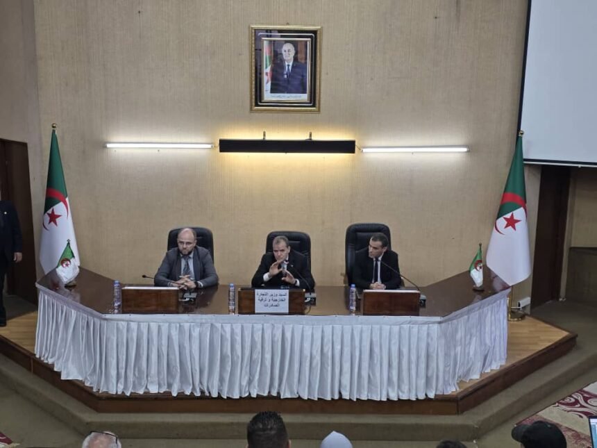 رزيق يسلّم وثائق التوطين البنكي لمستوردي الموز 