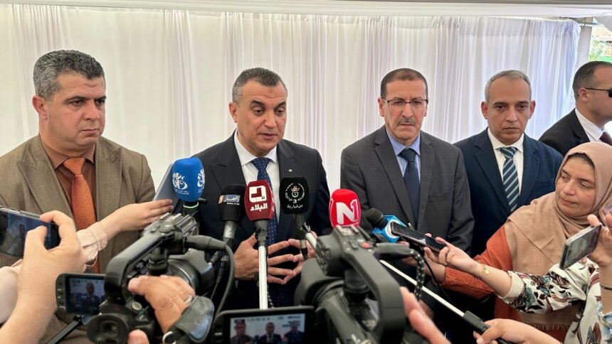 زروقي: تعزيز التغطية بشبكتي الهاتف النقال والإنترنت على مستوى كل شواطئ الوطن
