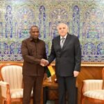 سفير غينيا بيساو يؤدي زيارة وداع لعطاف