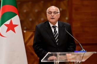 عطاف يتباحث عدد من القضايا الراهنة مع نائب وزير الشؤون الخارجية الياباني