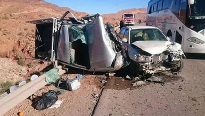 مستغانم.. 5 جرحى في اصطدام بين حافلة لنقل المسافرين وسيارتين 