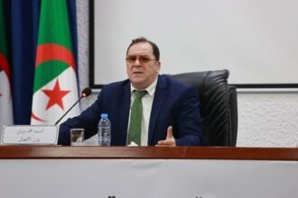 وزير الاتصال يفتتح يوم دراسي بجامعة باتنة1