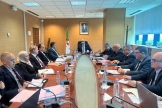 وزير التجارة يأمر بالمتابعة الدورية للمشاريع الاستثمارية ومراجعة النظام التعويضي لمستخدمي القطاع
