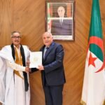وزير الخارجية يتسلّم نسخ أوراق اعتماد سفراء جدد