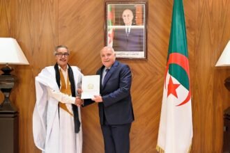 وزير الخارجية يتسلّم نسخ أوراق اعتماد سفراء جدد