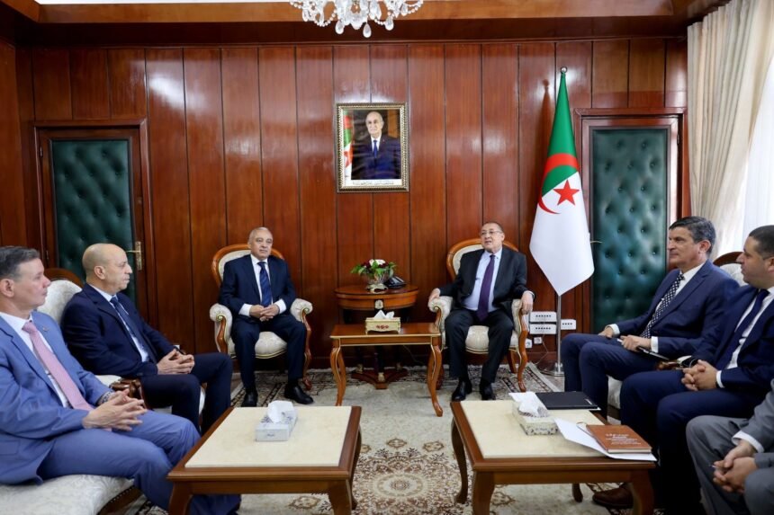  وزير الداخلية ينصب الأمين العام الجديد للوزارة ومدير الديوان 