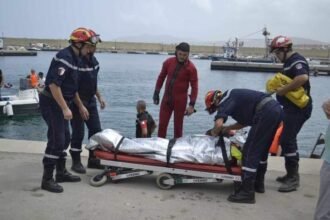 إنتشال جثة غطاس من البحر بالطارف