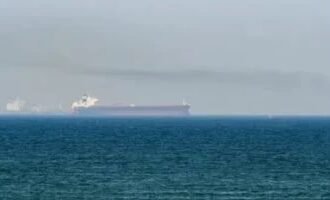 البرلمان الإيرانى يوافق على إغلاق مضيق هرمز