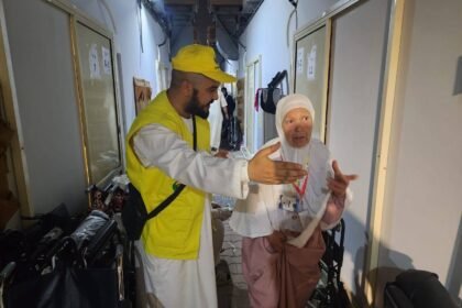 بلمهدي يثمن جهود البعثة الجزائرية ويدعو إلى مواصلة العمل