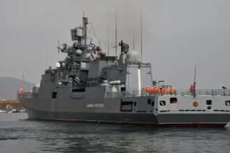 رسو الفرقاطة Admiral Grigorovitch بميناء وهران