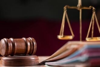 شاب ينتحل هوية شخص “متوفي” للتملص من المسؤولية الجزائية في قضية مخدرات