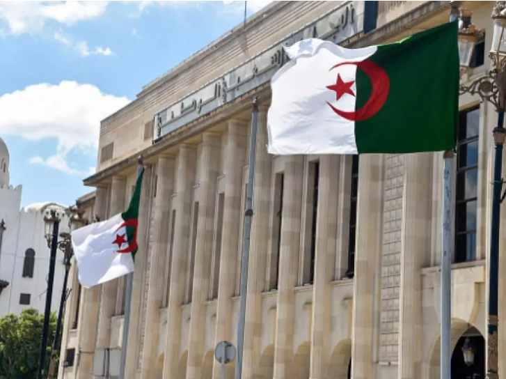 عرقاب يعرض مشروع قانون المناجم الجديد أمام أعضاء مجلس الأمة