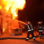عين الدفلى.. حريق داخل مجمع لمحلات تجارية مغطاة بخميس مليانة