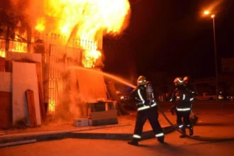عين الدفلى.. حريق داخل مجمع لمحلات تجارية مغطاة بخميس مليانة