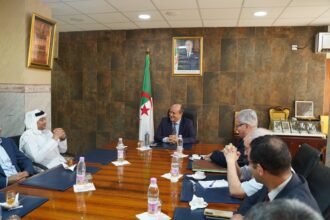 وزير الصناعة يستقبل وفدًا رفيع المستوى ممثلًا عن شركة “بلدنا الجزائر”