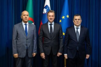وزيرا الصحة والعمل يُسْتقبلان من طرف الوزير الأول السلوفيني