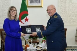  الأمين العام لوزارة الدفاع الوطني يستقبل سعادة سفيرة كندا بالجزائر