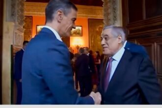 الوزير الأول يلتقي رئيس الحكومة الإسبانية.. هذا مادار بينهما