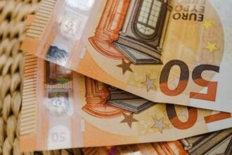 بالتفاصيل..هكذا يتم الاستفادة من المنحة السياحية “750 يورو”