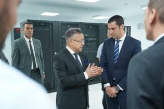 بداري يتفقد مركز بيانات متخصص في تطبيقات الذكاء الإصطناعي