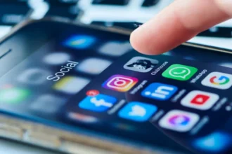بسبب مواقع التواصل الاجتماعي.. كابوس يلاحق حياتي الزوجية