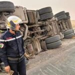 بسكرة.. قتيل وجريح في انحراف وانقلاب شاحنة بالوطاية