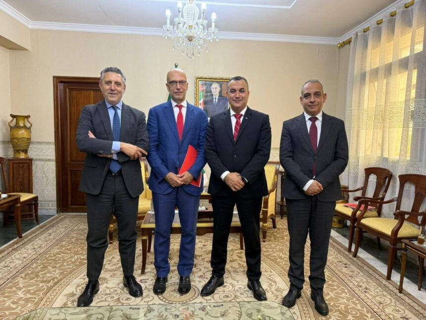 زروقي يستقبل سفير  إيطاليا لدى الجزائر