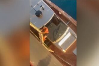 طاقم ناقلة سوناطراك “بارڨة 2” ينقذ رعية فرنسي قبالة السواحل الإيطالية