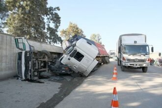 في حادث مرور خطير..صاحب شاحنة  يُدخل تلميذة بالطور التحضيري المستشفى