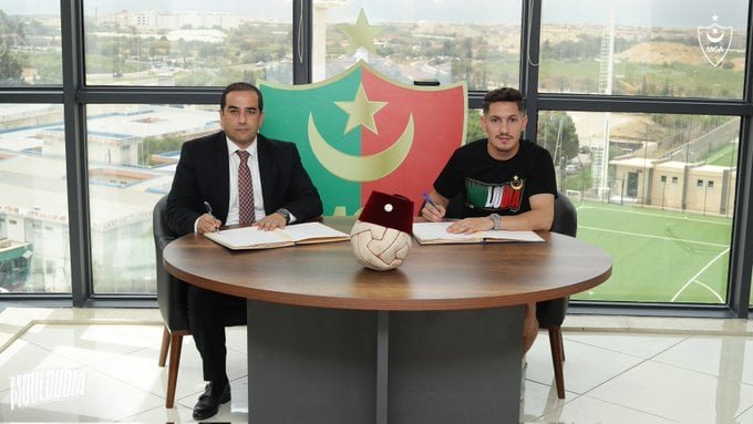 مولودية الجزائر تظفر بخدمات أيمن بوقرة