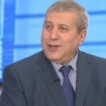 وزير الاتصال يزور الإعلامي علي ذراع في المستشفى
