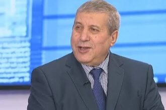 وزير الاتصال يزور الإعلامي علي ذراع في المستشفى