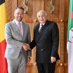 وزير الخارجية يستعرض مع نظيره البلجيكي تعزيز التعاون والشراكة في الأمن والسلم  